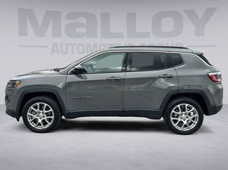 Used 2024 Jeep Compass Latitude w/ Sun and Sound Group AWD/4WD video 2