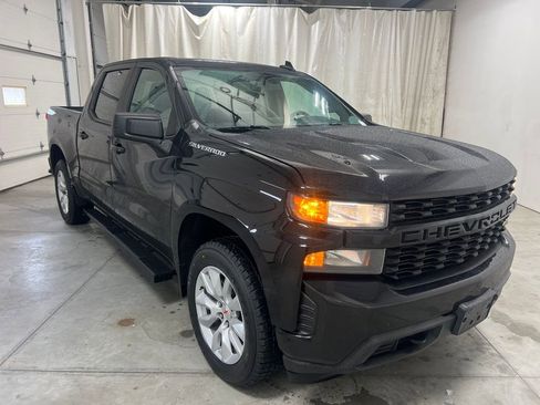 Used 2020 Chevrolet Silverado 1500 Custom w/ Custom Value Package image 2