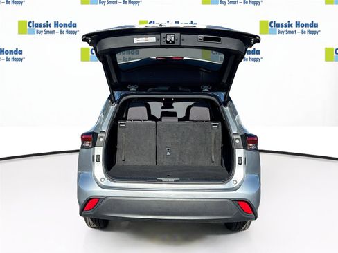 Used 2024 Toyota Highlander LE image 29