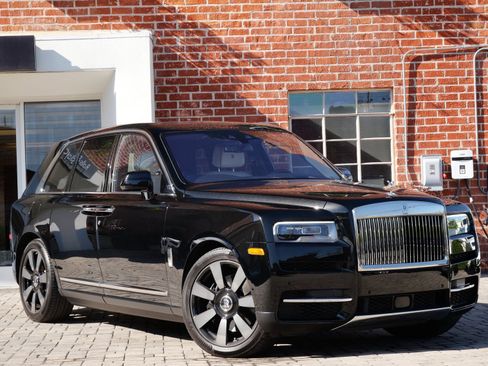 Used 2023 Rolls-Royce Cullinan w/ Cullinan Package image 21