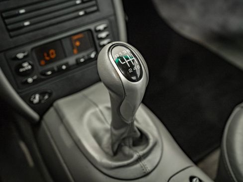 Used 2001 Porsche 911 Carrera image 36