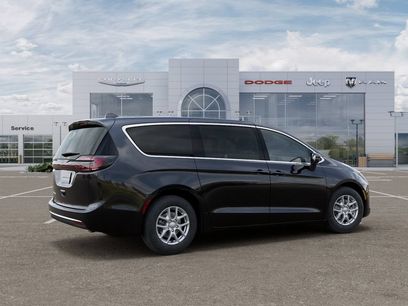 New 2027 Chrysler Pacifica Select w/ Family Tech Group