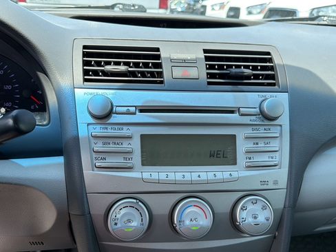Used 2011 Toyota Camry LE FWD image 13