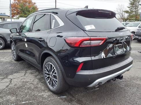 New 2023 Ford Escape SE w/ PHEV Premium Package image 3