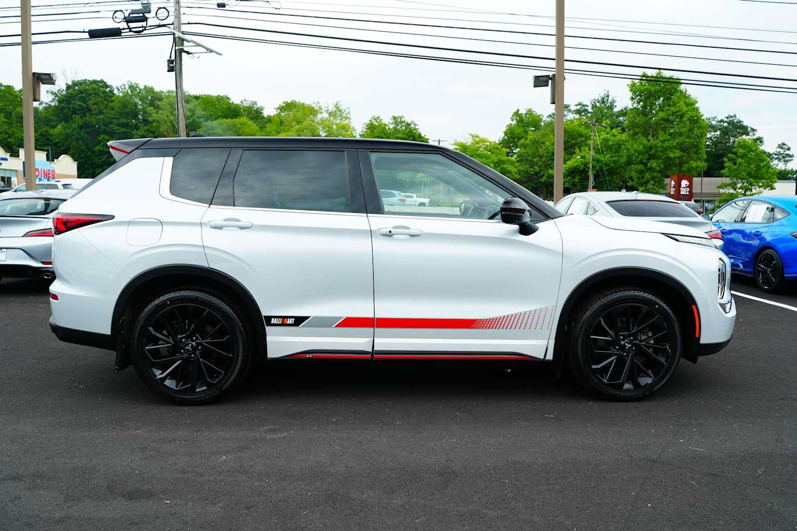 Used 2023 Mitsubishi Outlander Ralliart AWD/4WD image 8
