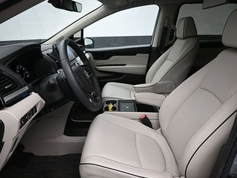 Used 2025 Honda Odyssey Touring image 12