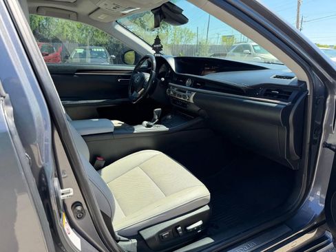 Used 2016 Lexus ES 350 w/ Premium Package w/Wood Trim image 10