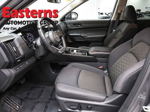 Used 2024 Nissan Pathfinder SV image 14