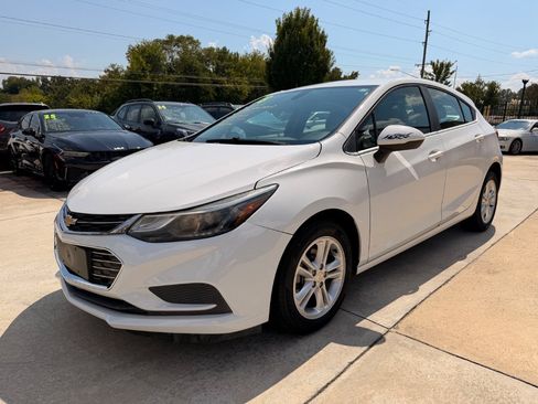 Used 2018 Chevrolet Cruze LT w/ Convenience Package FWD image 17