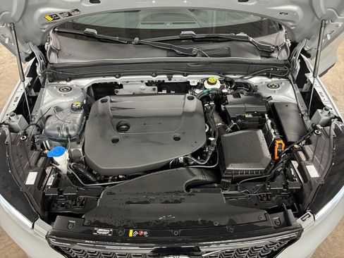 Certified 2024 Volvo XC40 B5 Plus w/ Climate Package AWD/4WD image 9