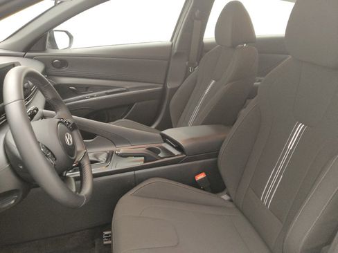 Used 2025 Hyundai Elantra Sport FWD image 17