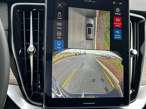 New 2026 Volvo XC90 B5 Plus w/ Protection Package Premier image 19