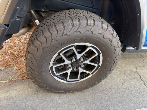 Used 2024 Jeep Wrangler Rubicon w/ Technology Group image 13