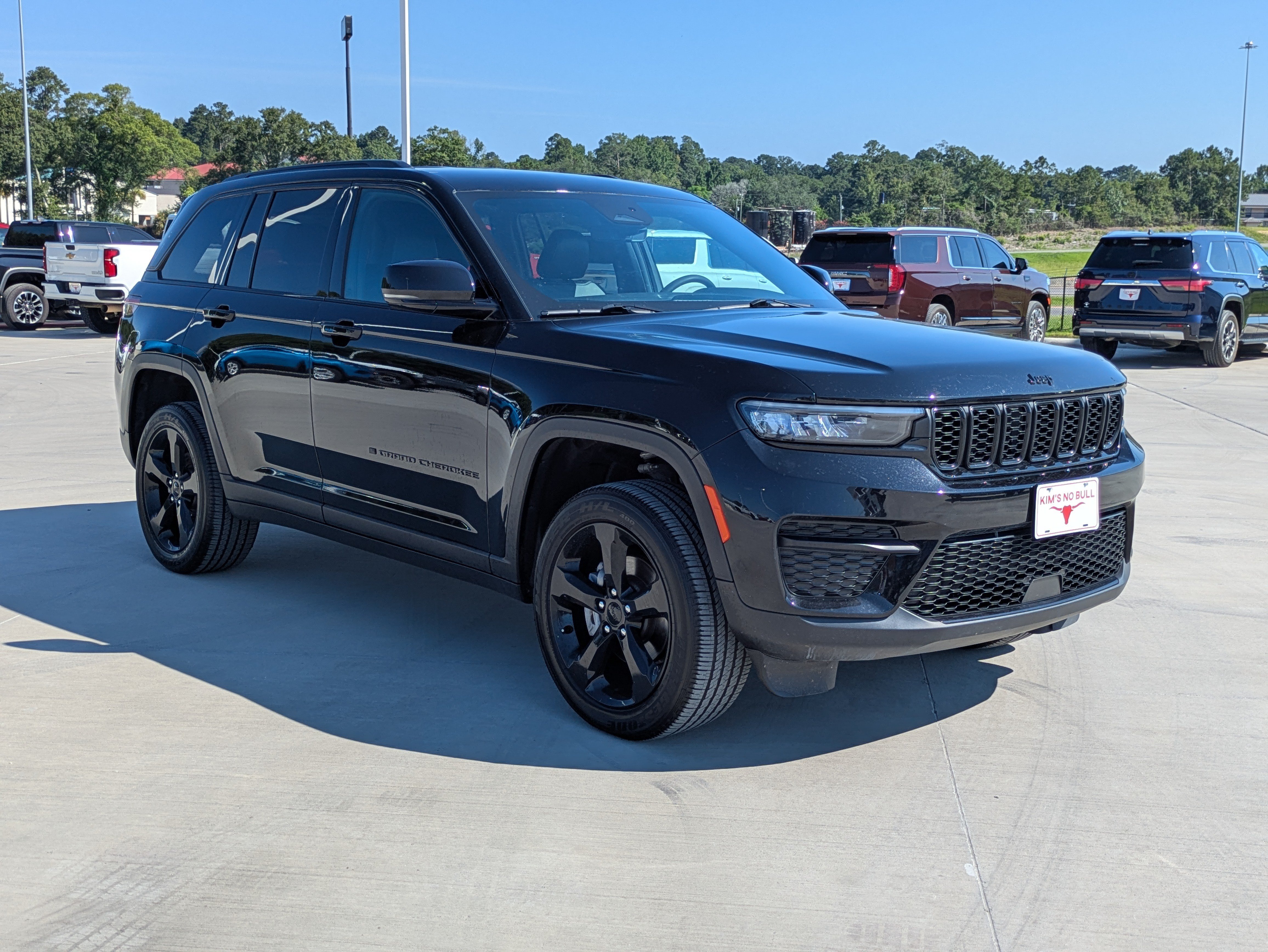 Used 2025 Jeep Grand Cherokee Altitude AWD/4WD image 7