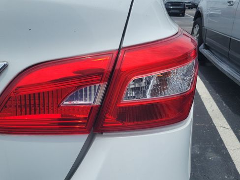 Used 2016 Nissan Sentra S FWD image 9