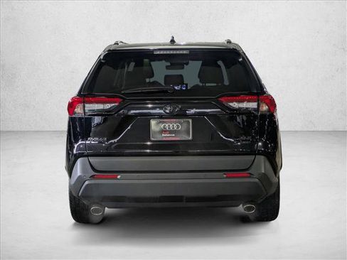 Used 2022 Toyota RAV4 XLE Premium AWD/4WD image 8