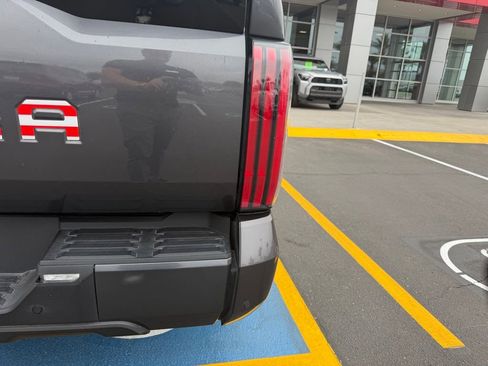 Used 2023 Toyota Tundra Platinum w/ Advanced Package AWD/4WD image 4