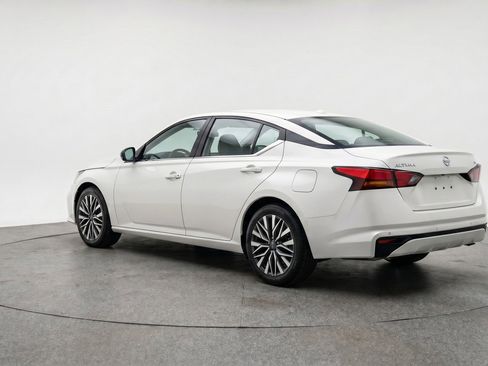 Used 2025 Nissan Altima 2.5 SV FWD image 6