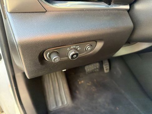 Used 2018 Chevrolet Traverse LT image 21