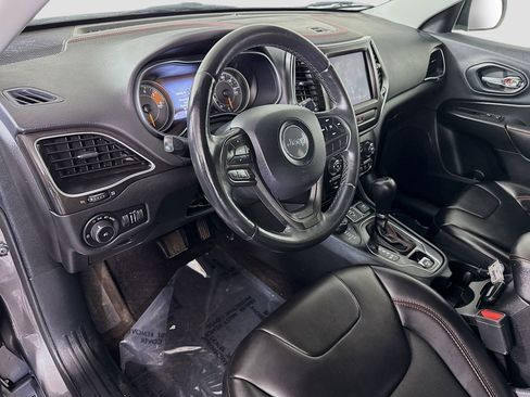 Used 2019 Jeep Cherokee Trailhawk w/ Cold Weather Group image 23