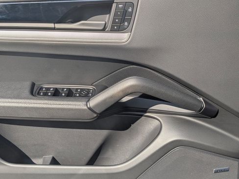 Used 2025 Porsche Cayenne image 13