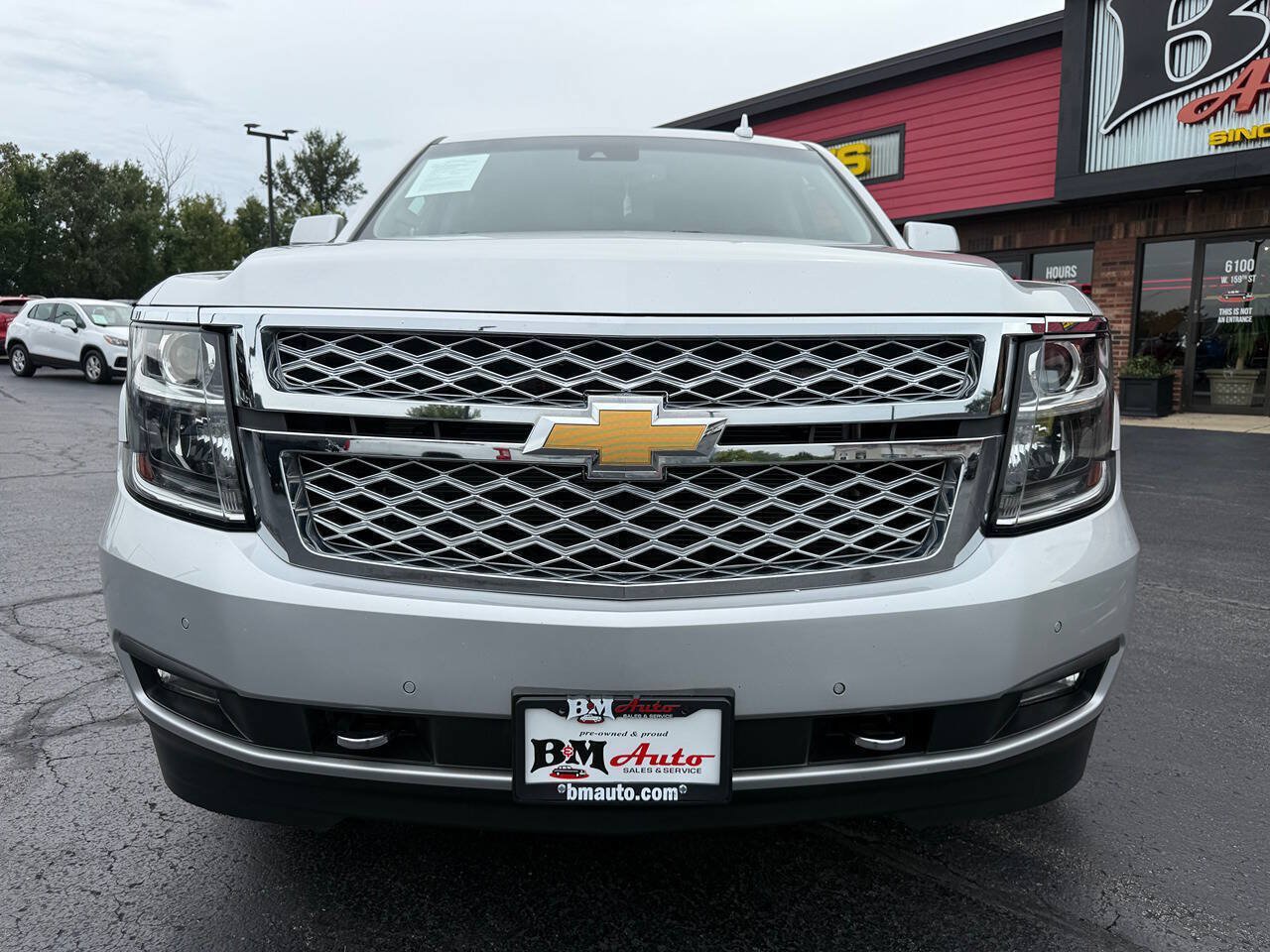 Used 2017 Chevrolet Tahoe LT w/ LT Signature Package AWD/4WD image 2