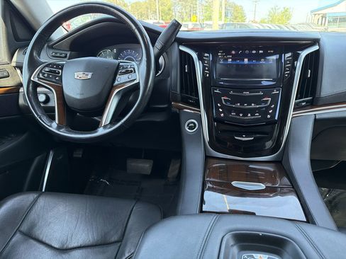 Used 2020 Cadillac Escalade Luxury w/ Escalade Sport Edition AWD/4WD image 3