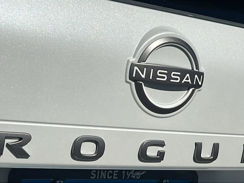 Used 2025 Nissan Rogue SV w/ SV Premium Package AWD/4WD image 28