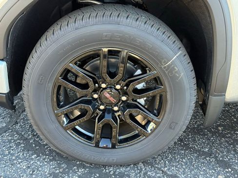 New 2026 GMC Sierra 1500 Elevation image 9