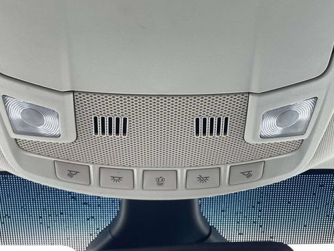 Used 2019 Ford Edge Titanium FWD image 22