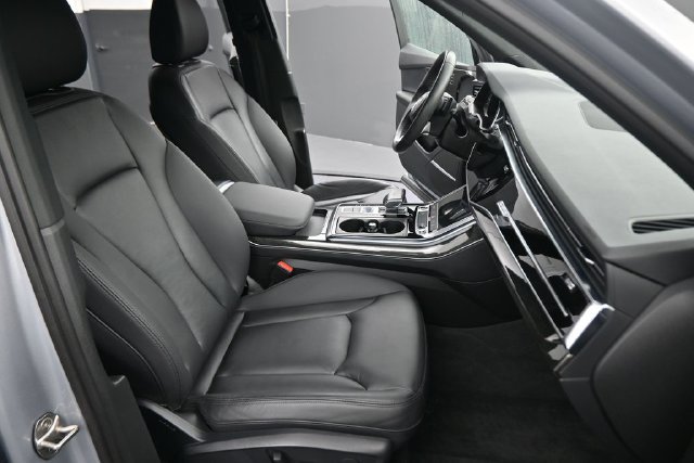 Used 2022 Audi Q7 2.0T Premium Plus w/ Premium Plus Package AWD/4WD image 14