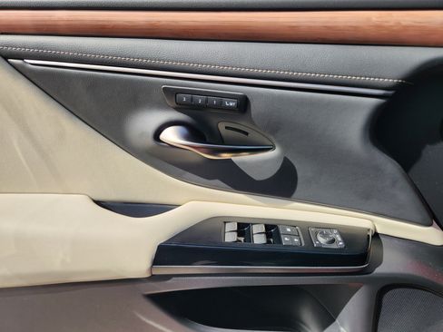 Used 2025 Lexus ES 300h w/ Premium Package image 28