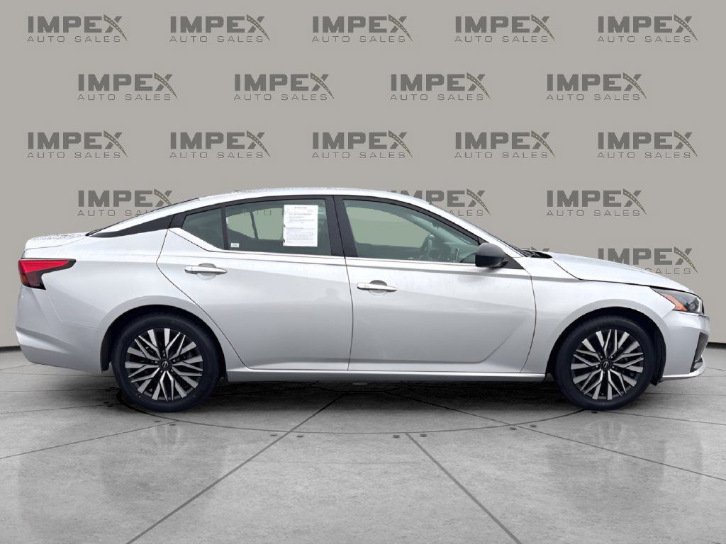 Used 2025 Nissan Altima 2.5 SV FWD image 6