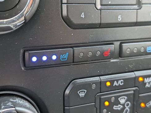 Used 2015 Ford Expedition Limited w/ Equipment Group 301A AWD/4WD image 23
