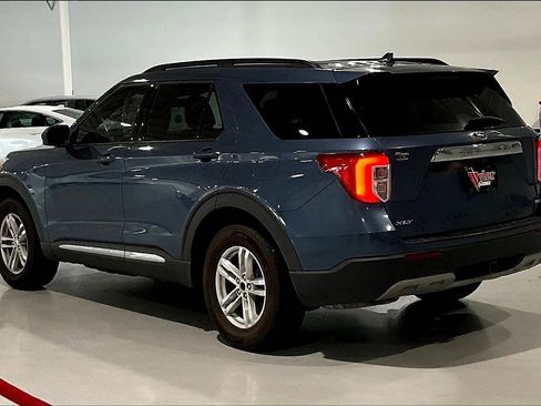 Used 2020 Ford Explorer XLT w/ Equipment Group 202A AWD/4WD image 3