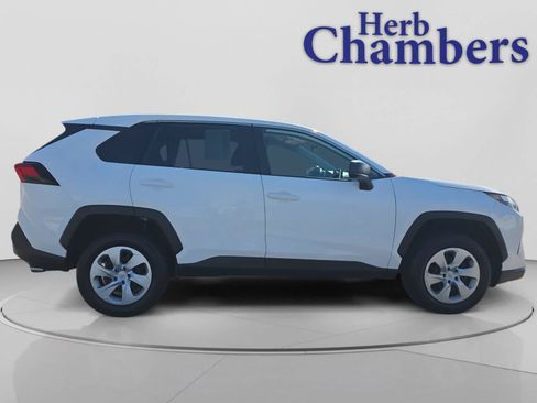 Used 2024 Toyota RAV4 LE AWD/4WD image 7