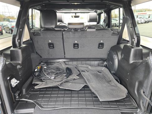 Used 2022 Jeep Wrangler Unlimited Sahara w/ Cold Weather Group image 19