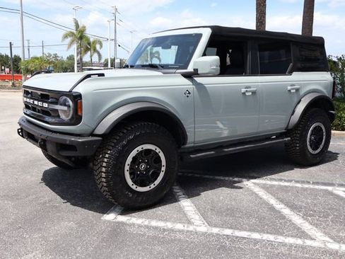Used 2021 Ford Bronco Outer Banks w/ Sasquatch Package AWD/4WD image 3