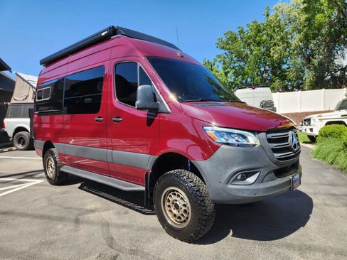 Used 2024 Mercedes-Benz Sprinter 2500 image 3