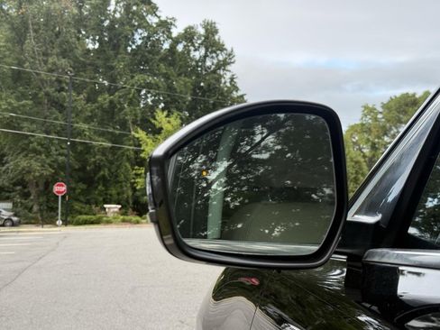 Used 2019 Jaguar F-PACE Premium image 12