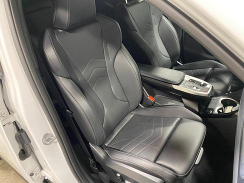 Used 2025 BMW X2 xDrive28i w/ Premium Package image 19