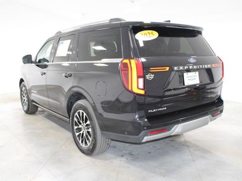 Used 2025 Ford Expedition Platinum image 7