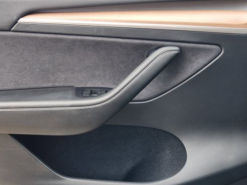 Used 2023 Tesla Model Y Performance image 22