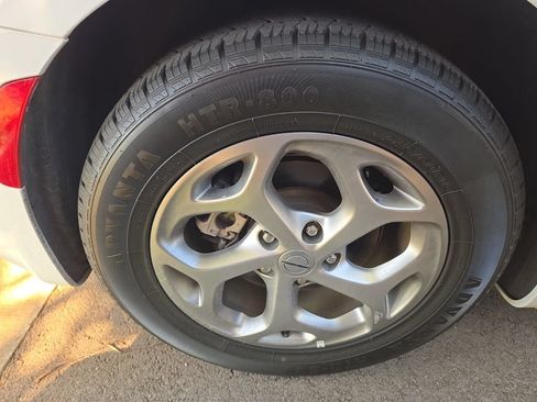 Used 2024 Chrysler Pacifica Touring-L FWD image 5