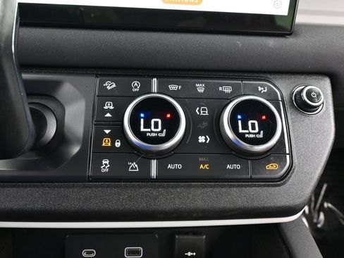 Used 2023 Land Rover Defender 130 SE AWD/4WD image 27
