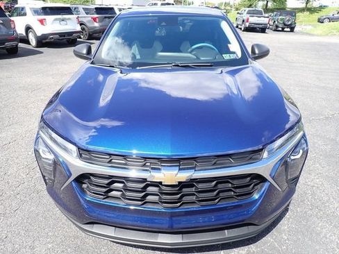 Used 2024 Chevrolet Trax LS w/ Driver Confidence Package FWD image 9