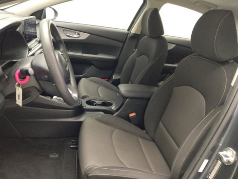 Used 2023 Kia Forte LXS image 17