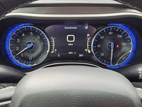 Used 2025 Chrysler Pacifica Select image 17