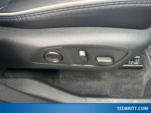 Used 2025 GMC Acadia Denali w/ Super Cruise Package image 21