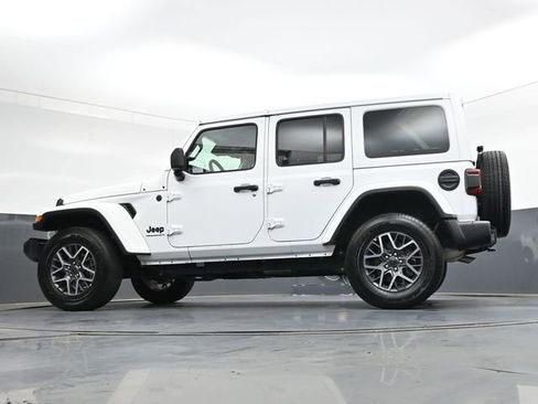 Used 2025 Jeep Wrangler Sahara image 34